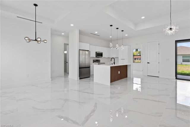 210 Pembroke ST, Lehigh Acres, FL 33974