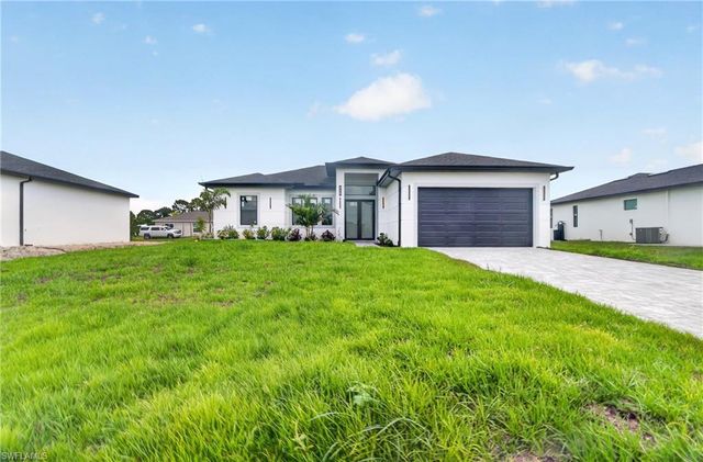 210 Pembroke ST, Lehigh Acres, FL 33974