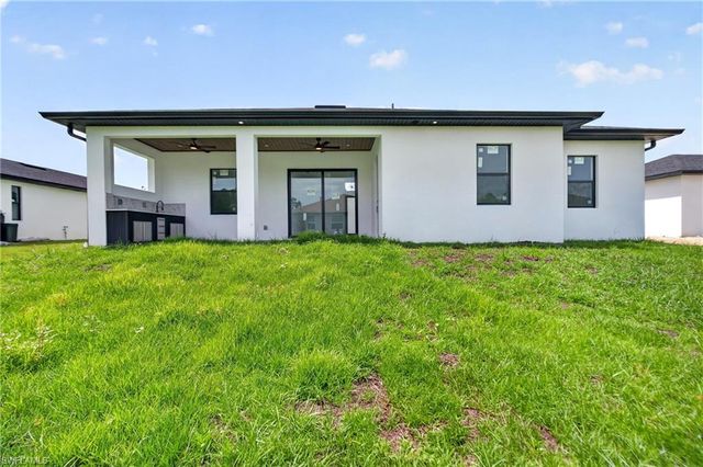 210 Pembroke ST, Lehigh Acres, FL 33974