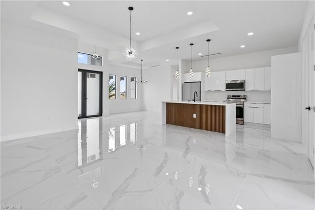 210 Pembroke ST, Lehigh Acres, FL 33974