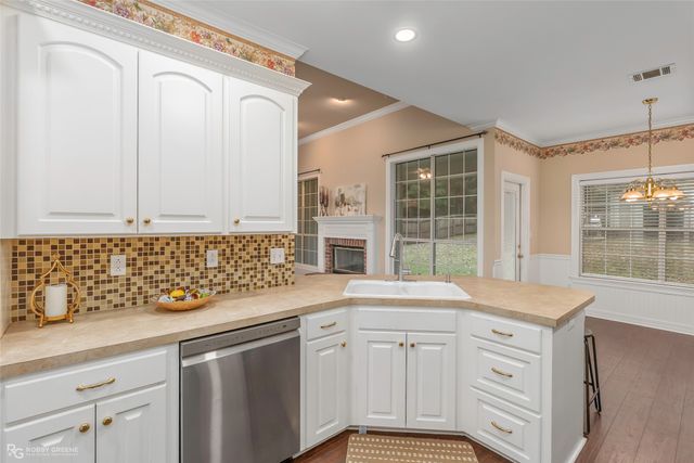 9918 Freedoms Way, Keithville, LA 71047