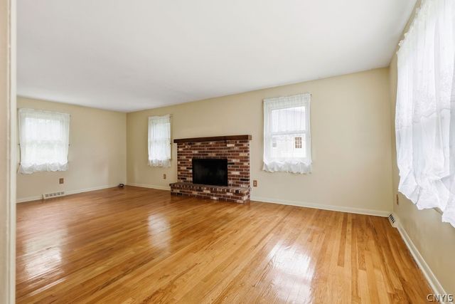 115 Northwood Way, Camillus, NY 13031