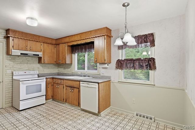 115 Northwood Way, Camillus, NY 13031