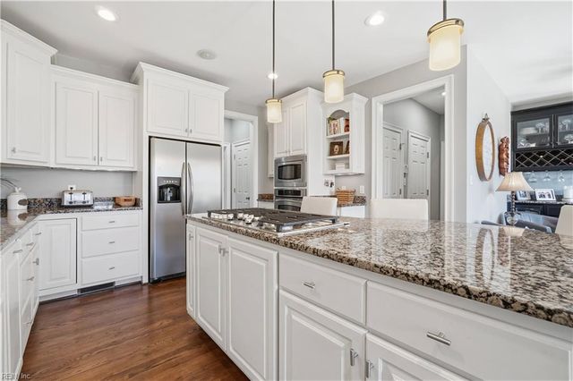 6533 Harbour Pointe DR, Suffolk, VA 23435