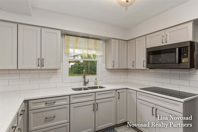 5390 Londonderry Drive, Kentwood, MI 49508