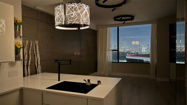 14 Greenway Plaza 19M, Houston, TX 77046