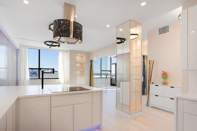 14 Greenway Plaza 19M, Houston, TX 77046