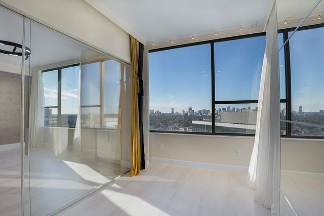 14 Greenway Plaza 19M, Houston, TX 77046