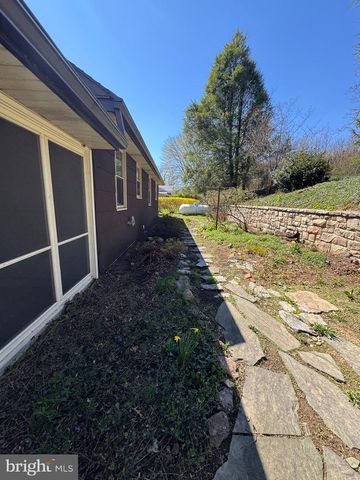 3319 HILLSIDE DR, Lebanon, PA 17046