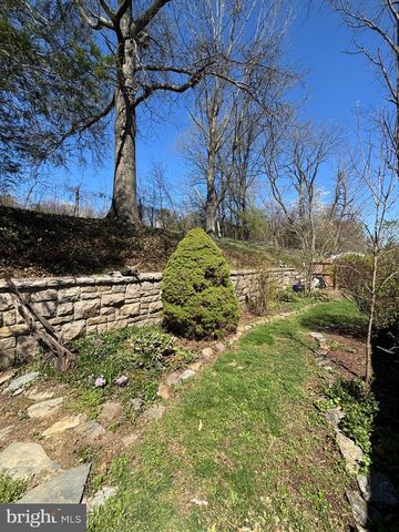 3319 HILLSIDE DR, Lebanon, PA 17046
