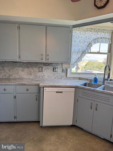 3319 HILLSIDE DR, Lebanon, PA 17046