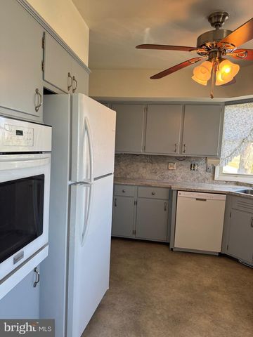 3319 HILLSIDE DR, Lebanon, PA 17046