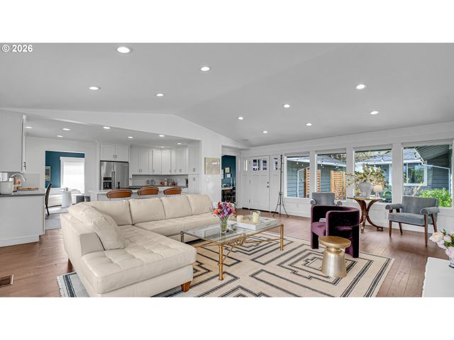 17920 MEADOWLARK Ln, Lake Oswego, OR 97034