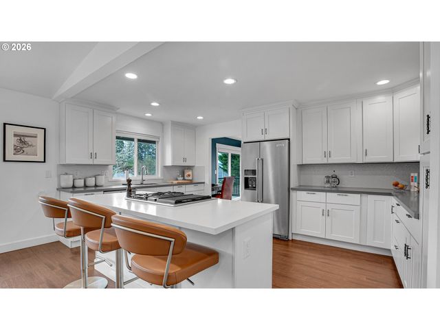 17920 MEADOWLARK Ln, Lake Oswego, OR 97034