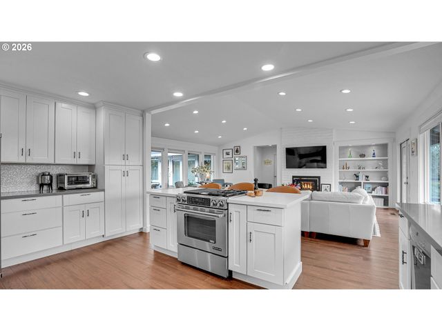 17920 MEADOWLARK Ln, Lake Oswego, OR 97034