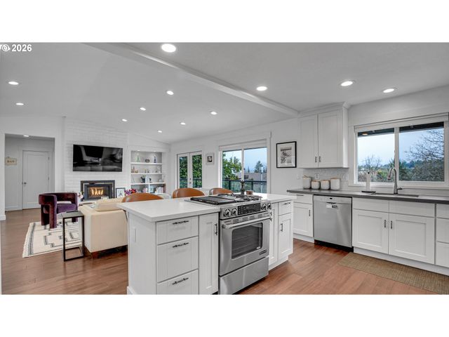 17920 MEADOWLARK Ln, Lake Oswego, OR 97034