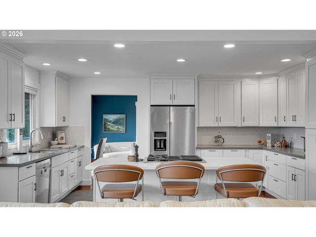 17920 MEADOWLARK Ln, Lake Oswego, OR 97034