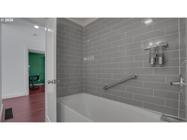 17920 MEADOWLARK Ln, Lake Oswego, OR 97034