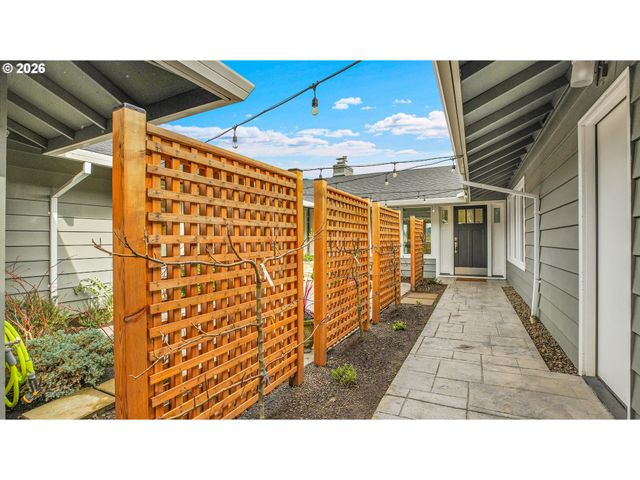 17920 MEADOWLARK Ln, Lake Oswego, OR 97034