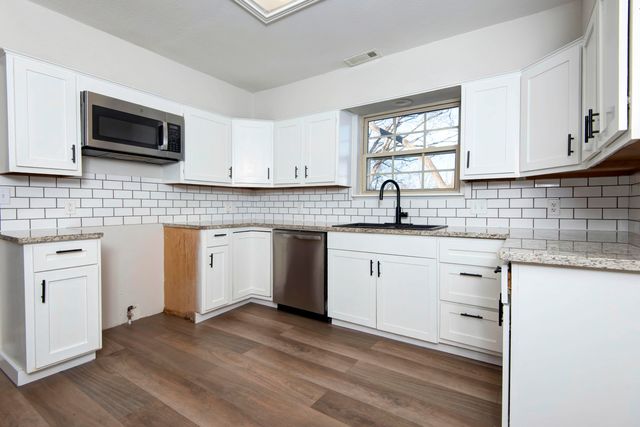 706 S 6th Street, Ozark, MO 65721