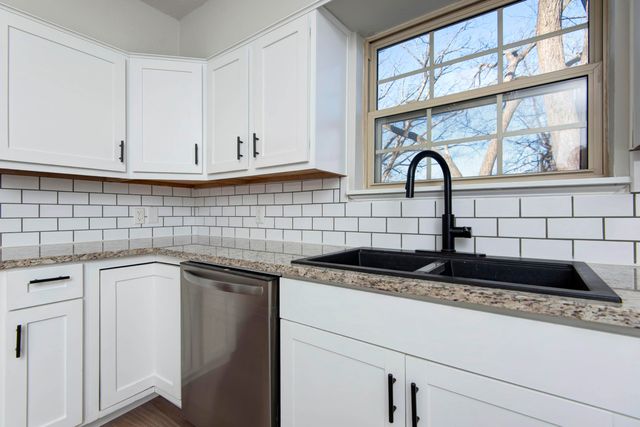 706 S 6th Street, Ozark, MO 65721