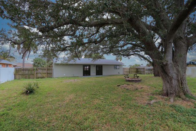 2009 SE Mary Terrace, Port St. Lucie, Port St Lucie, FL 34952