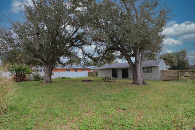 2009 SE Mary Terrace, Port St. Lucie, Port St Lucie, FL 34952