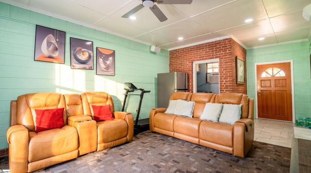 254 Fairhill Drive, Wellford, SC 29385