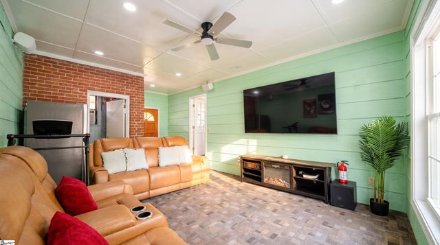 254 Fairhill Drive, Wellford, SC 29385