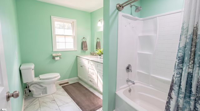 254 Fairhill Drive, Wellford, SC 29385
