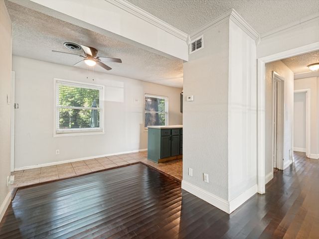 913 W Inwood Drive, Arlington, TX 76013