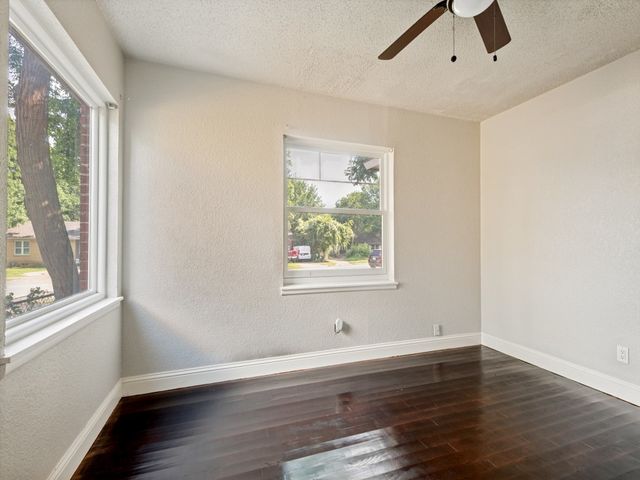 913 W Inwood Drive, Arlington, TX 76013