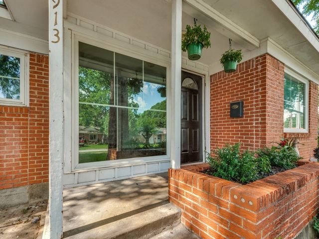 913 W Inwood Drive, Arlington, TX 76013