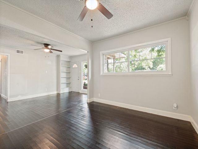 913 W Inwood Drive, Arlington, TX 76013