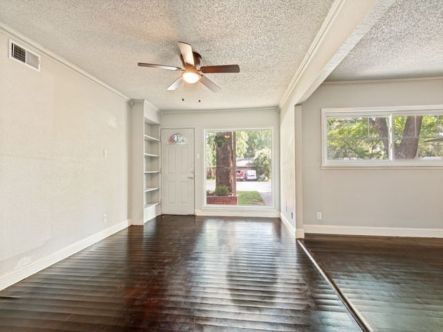 913 W Inwood Drive, Arlington, TX 76013