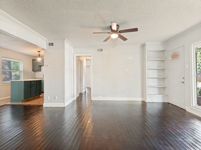 913 W Inwood Drive, Arlington, TX 76013