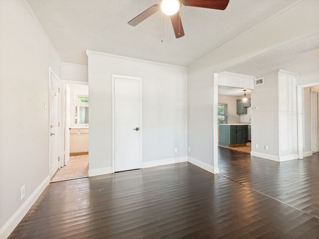 913 W Inwood Drive, Arlington, TX 76013