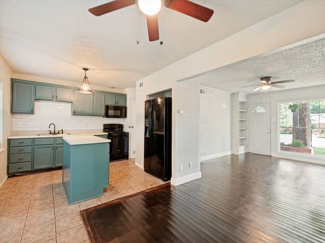 913 W Inwood Drive, Arlington, TX 76013