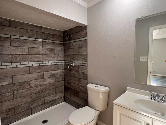 8506 Woodside Road, Rowlett, TX 75088