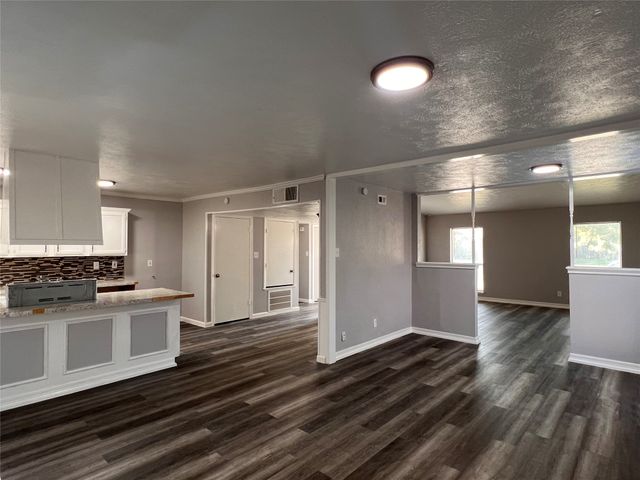 8506 Woodside Road, Rowlett, TX 75088