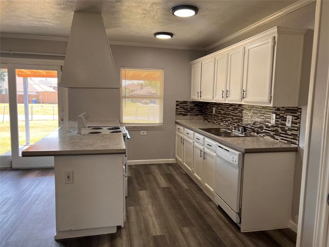 8506 Woodside Road, Rowlett, TX 75088