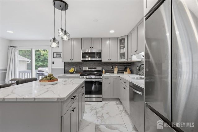 17 Weston Street, Metuchen, NJ 08840