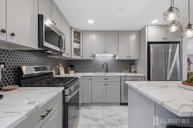 17 Weston Street, Metuchen, NJ 08840
