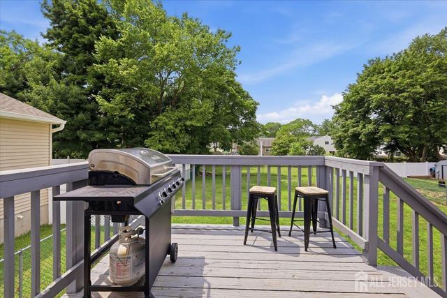 17 Weston Street, Metuchen, NJ 08840