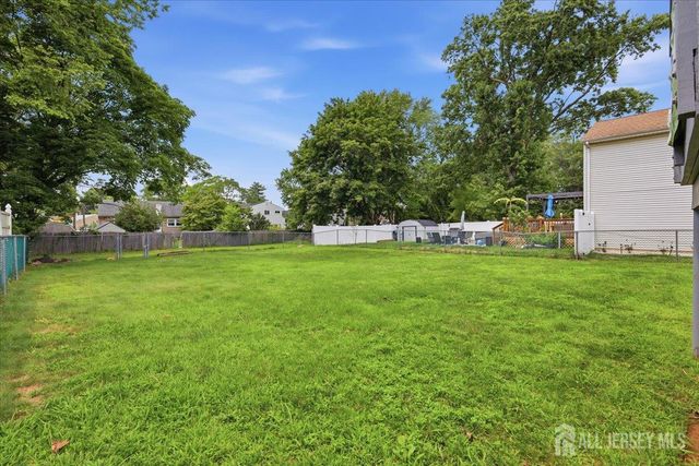 17 Weston Street, Metuchen, NJ 08840