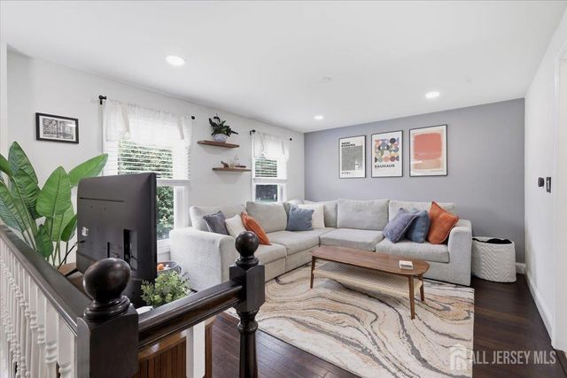 17 Weston Street, Metuchen, NJ 08840