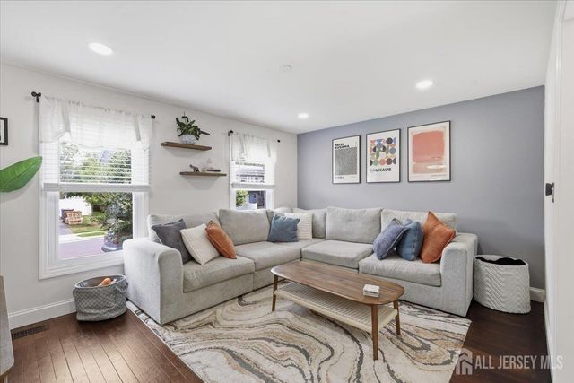 17 Weston Street, Metuchen, NJ 08840