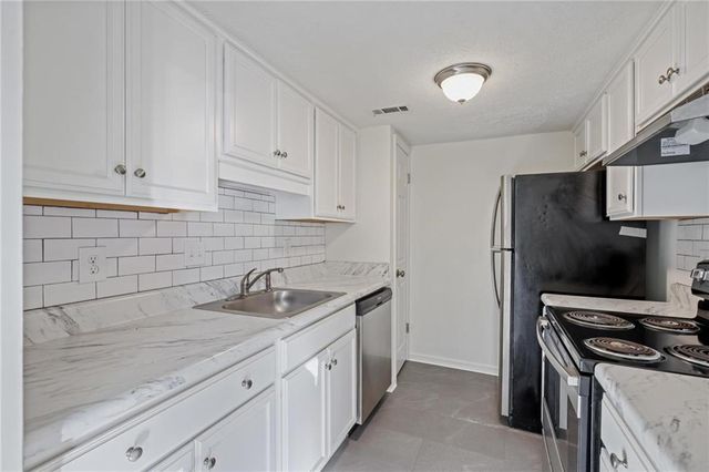 1077 New Haven SW Drive, Marietta, GA 30064