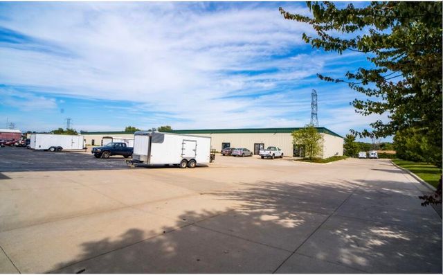 4270 S Hillcrest Avenue, Springfield, MO 65810