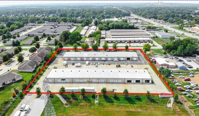 4270 S Hillcrest Avenue, Springfield, MO 65810